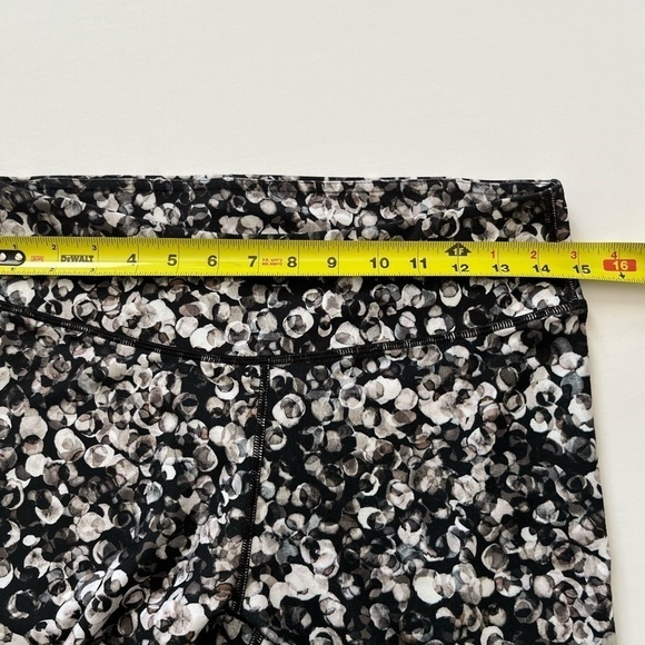 Fabletics PowerHold Leggings Pebble Print Size Medium - Picture 7 of 9